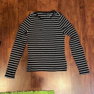 size M black and white striped free assembly long sleeve tee